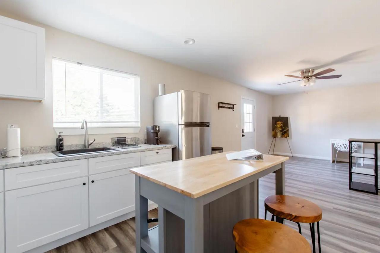 Beautiful Spacious Guest Home 로즈빌 외부 사진