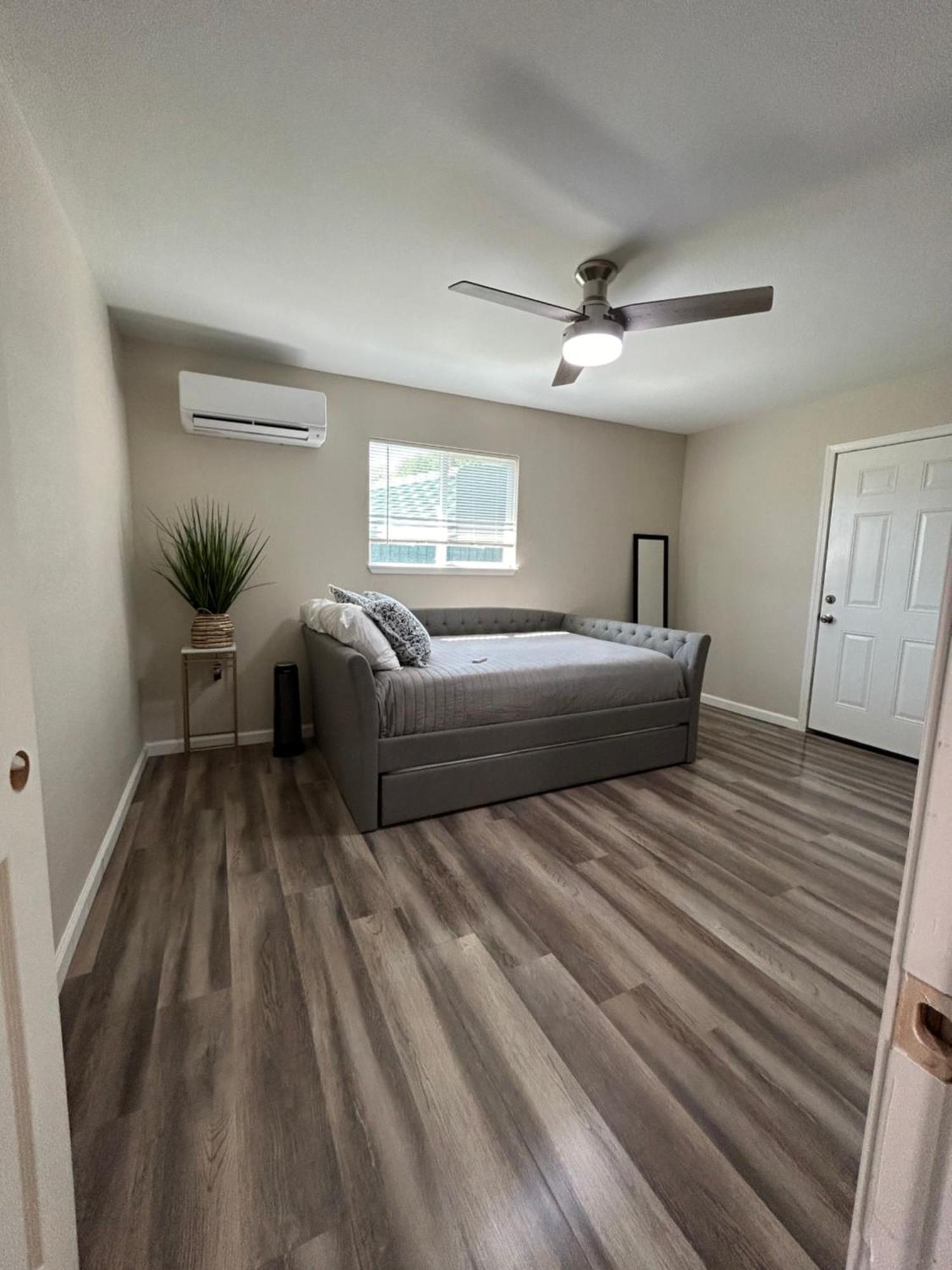 Beautiful Spacious Guest Home 로즈빌 외부 사진